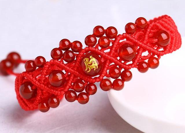 手链绳各种编织教程（编织一根独一无二的手链）(9)