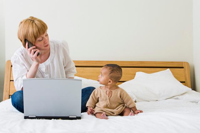 婴儿两到六个月发育育儿知识（养育6个月宝宝家长牢记）(7)