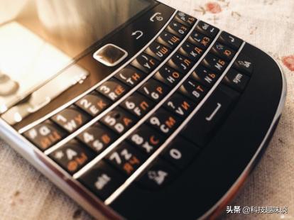 黑莓手机9900（商务艺术品--黑莓9900回顾）(1)