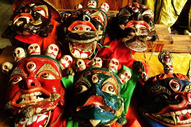 藏戏的主要特色（民族风味浓郁的藏戏）(1)