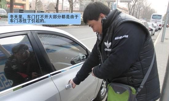 冬天洗车玻璃冻住了怎么办呢