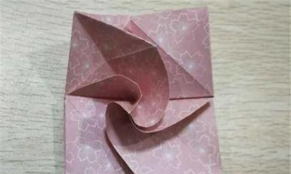 如何折玫瑰花，如何用百元大钞折玫瑰花？图31