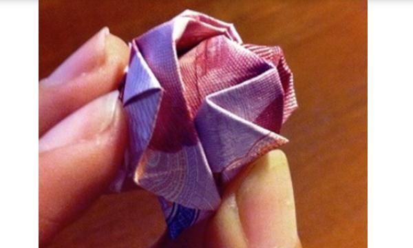 如何折玫瑰花，如何用百元大钞折玫瑰花？图48