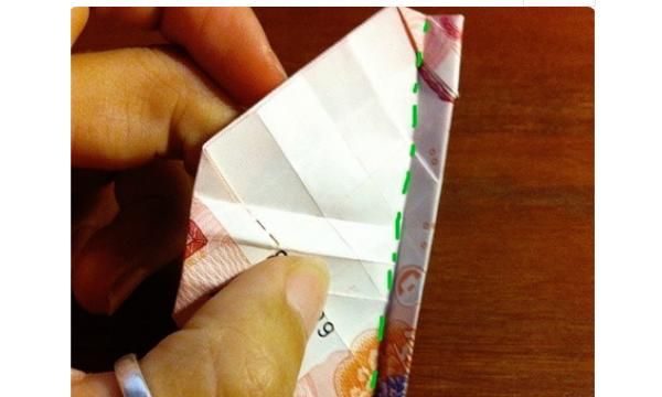 如何折玫瑰花，如何用百元大钞折玫瑰花？图35