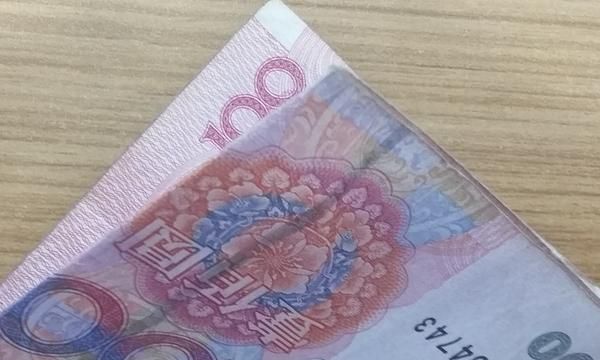 如何折玫瑰花，如何用百元大钞折玫瑰花？图1