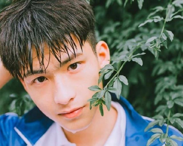 耍帅必学10个动作男生（初高中男生自认）(1)