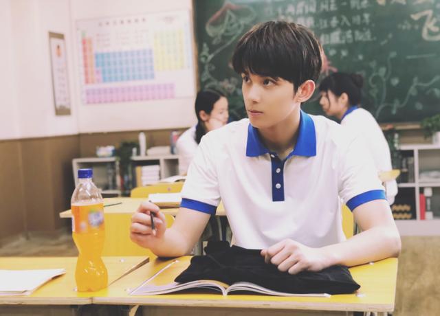 耍帅必学10个动作男生（初高中男生自认）(9)