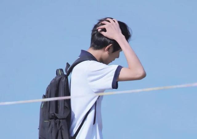 耍帅必学10个动作男生（初高中男生自认）(3)