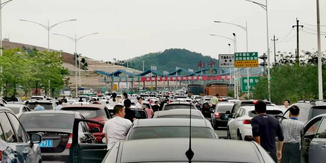 今天南宁高速出口实时情况（南宁多个收费站和高速路段实施交通管制）(2)