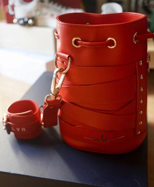 现在流行的轻奢包（五款轻奢小众手提包）(2)