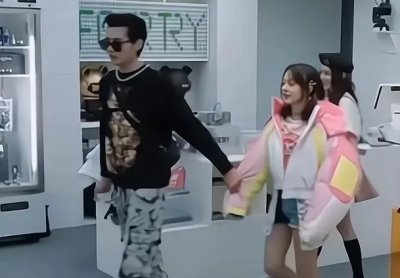 ​baby不让吴亦凡靠近赵今麦 baby曾多次替赵今麦挡下吴亦凡真的吗