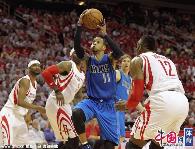 今日火箭热火战报（火箭再胜小牛总分2-0）(1)