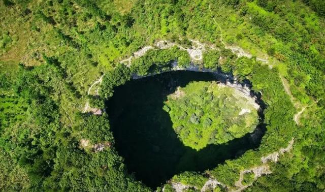 广西19个巨型天坑（广西发现巨大天坑）(14)