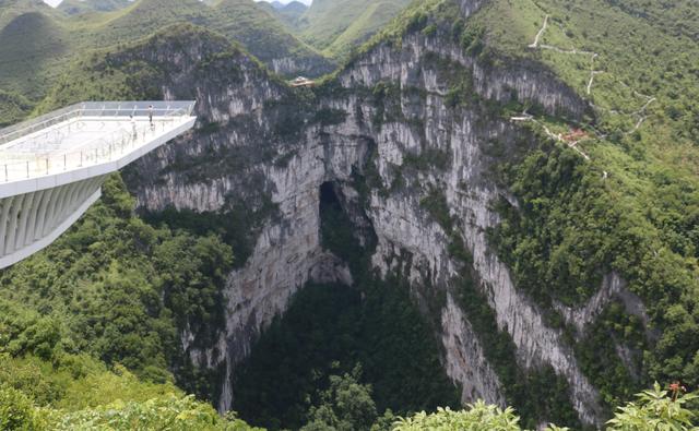 广西19个巨型天坑（广西发现巨大天坑）(7)