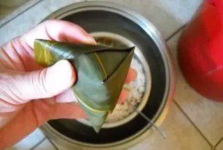 新手包粽子的简易方法,如何快速包粽子?图11