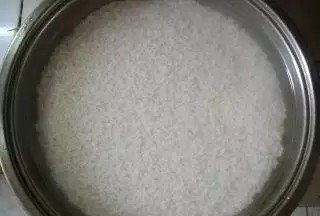 新手包粽子的简易方法,如何快速包粽子?图1