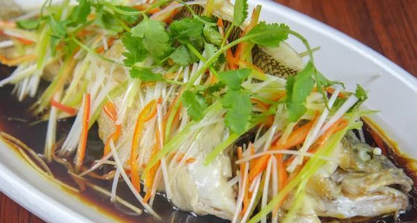 清蒸鲈鱼怎么做,清蒸鲈鱼怎么做好吃又简单图12