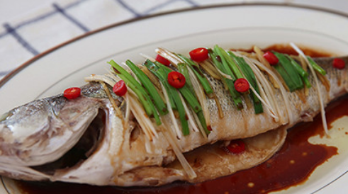 清蒸鲈鱼怎么做,清蒸鲈鱼怎么做好吃又简单图10