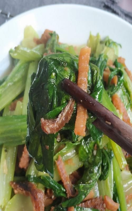 如何炒油麦菜不发黑