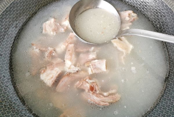 怎么炖羊肉汤又白又没膻味,清炖羊肉汤怎么去除膻味图11