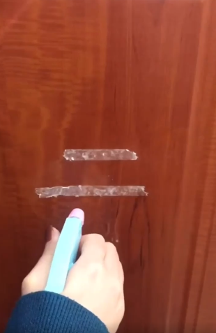 铁门上的双面胶怎么去除,门上的双面胶怎样可以快速清除 白酒图6