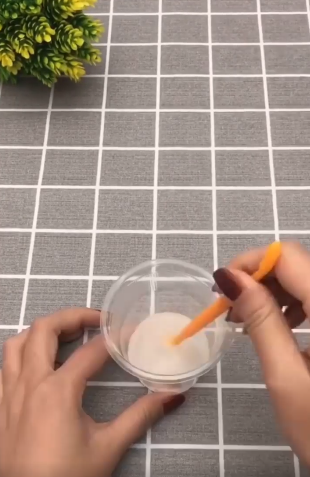 铁门上的双面胶怎么去除,门上的双面胶怎样可以快速清除 白酒图4