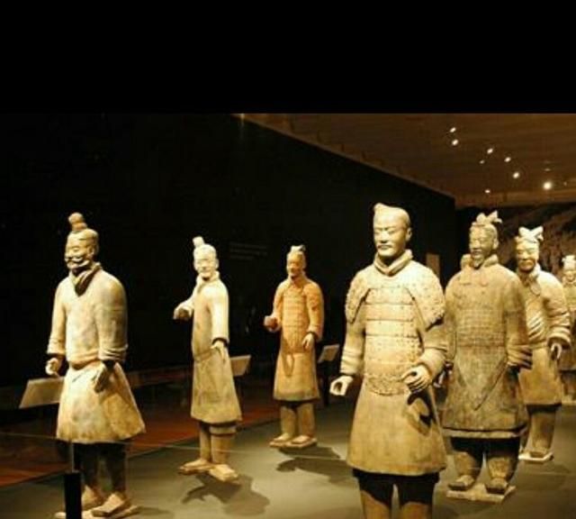 以巨大石雕像闻名世界的岛屿是，中国历史人物花岗岩雕像最高大的雕像是谁的雕像？图3