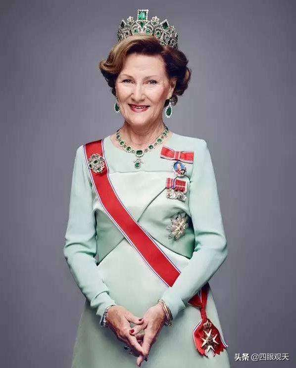 欧洲王室的珠宝王冠（欧洲王室那些blingbling的祖母绿王冠）(16)