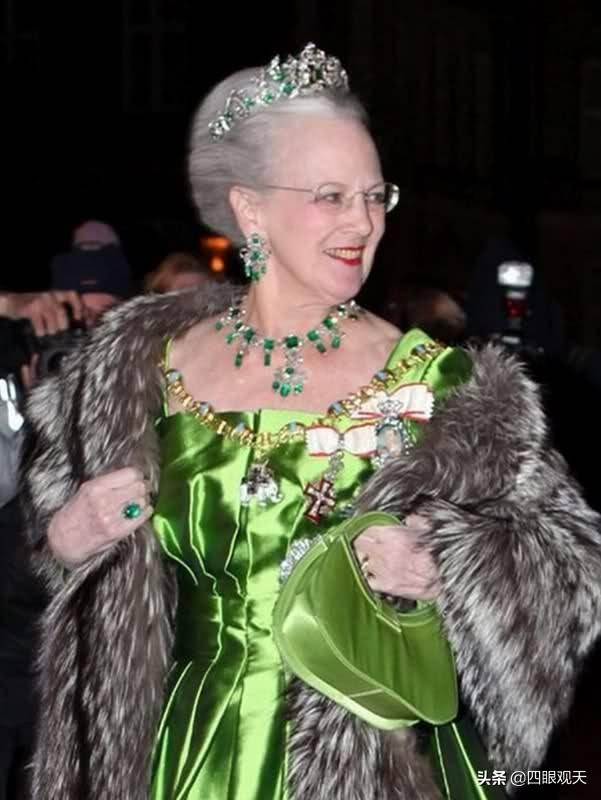 欧洲王室的珠宝王冠（欧洲王室那些blingbling的祖母绿王冠）(13)