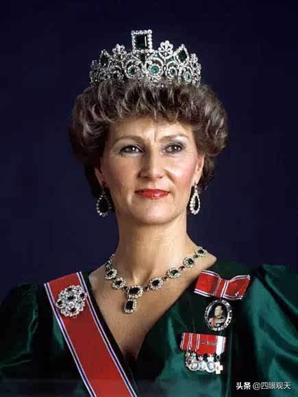 欧洲王室的珠宝王冠（欧洲王室那些blingbling的祖母绿王冠）(15)
