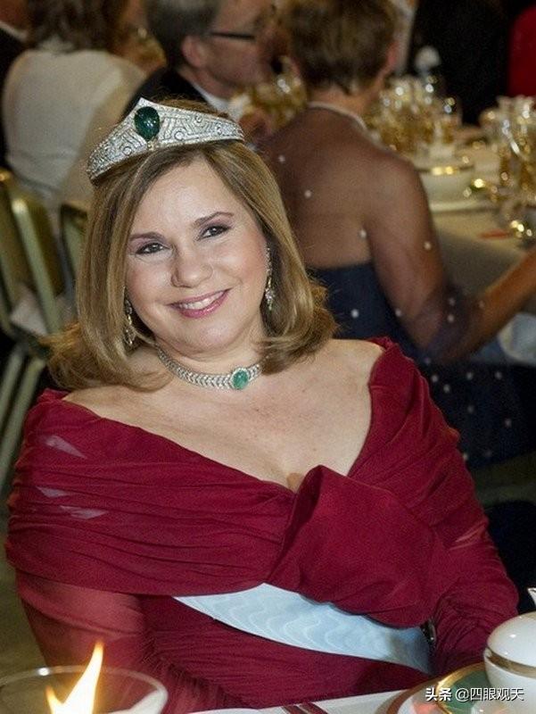 欧洲王室的珠宝王冠（欧洲王室那些blingbling的祖母绿王冠）(10)