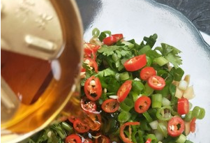 重庆油碟调法,火锅油碟蘸料怎么调好吃图7