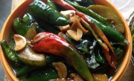 怎样腌整个青辣椒好吃,鲜青椒怎样腌制才好吃图4