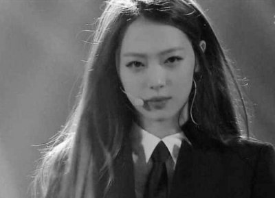 ​泫雅和宋茜事件（宋茜为参加雪莉葬礼取消活动）