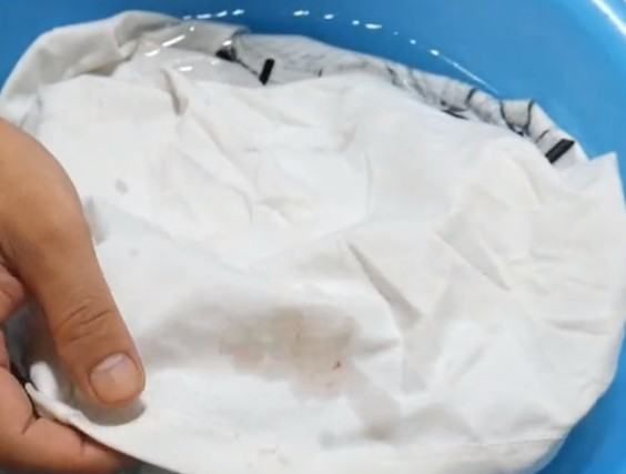 芒果汁弄到衣服上应该怎么办,芒果汁弄衣服上了怎么洗掉图5