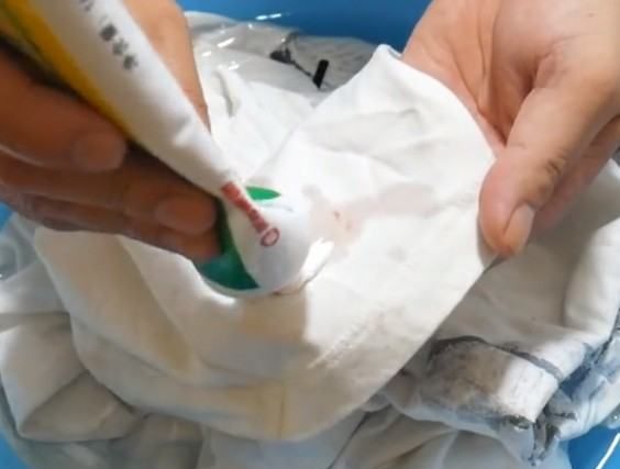 芒果汁弄到衣服上应该怎么办,芒果汁弄衣服上了怎么洗掉图6