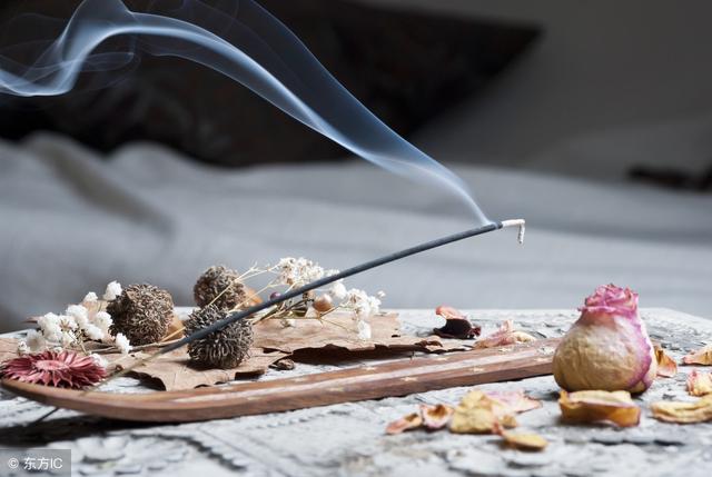 寺庙上香礼仪规定（进寺庙的礼仪到底怎么上香叩拜最正确）(2)