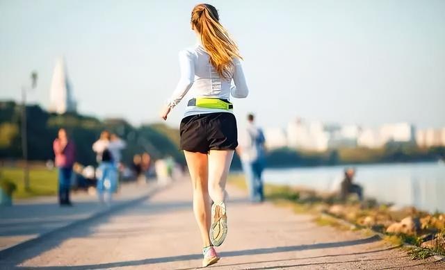 跑步女人的真实现状：55岁富婆坚持跑步10年(1)