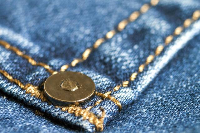 挑选衣服时应该注意的三个标准（原来挑选衣服有窍门）(8)