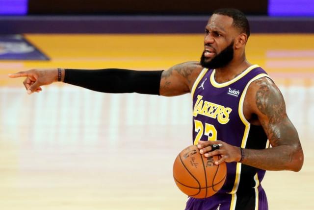 塔图姆招牌单打动作（美媒评新赛季十大小前锋）(6)