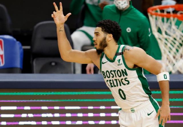 塔图姆招牌单打动作（美媒评新赛季十大小前锋）(4)