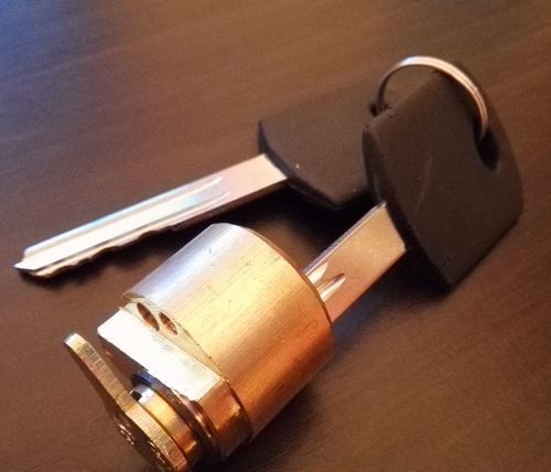 万能胶在锁芯里怎么去掉小妙招