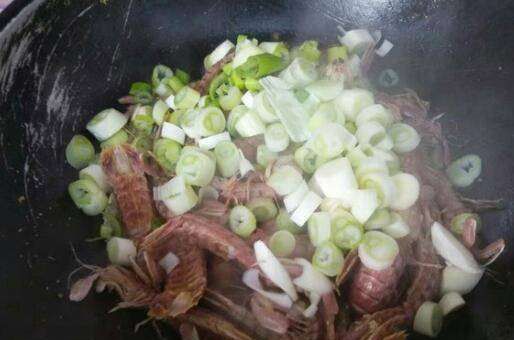 虾婆婆怎么做好吃,虾婆婆椒盐怎么做好吃又简单图7