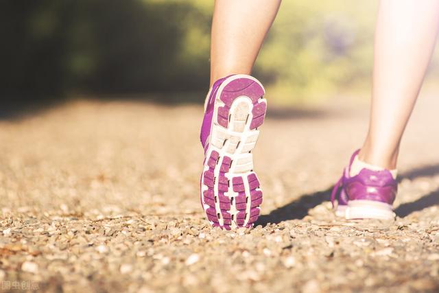 跑步新手适合什么样的跑步鞋（跑步鞋你选对了吗）(6)