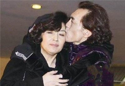 ​李咏妻子哈文家庭背景显赫微博图片 这个女人绝对不简单