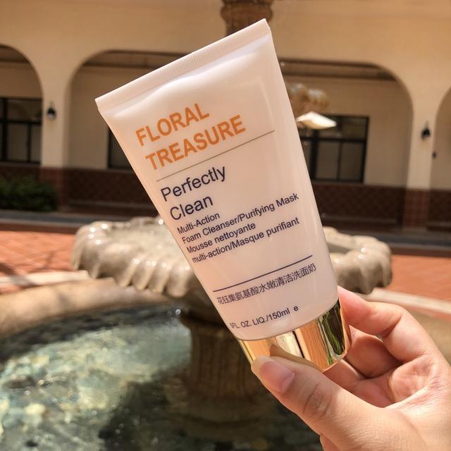 清洁强保湿好的洗面奶推荐（让你的皮肤干净清爽不油腻）(4)