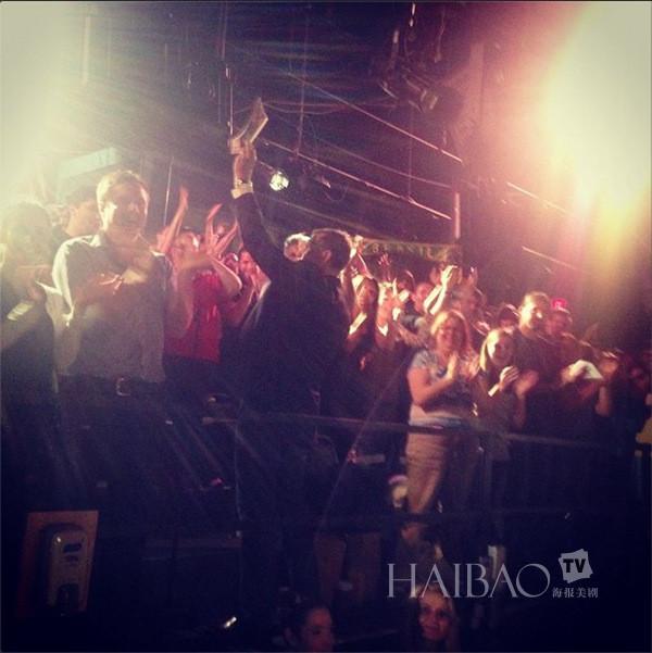 生活大爆炸12季幕后特辑（生活大爆炸第八季开拍）(2)