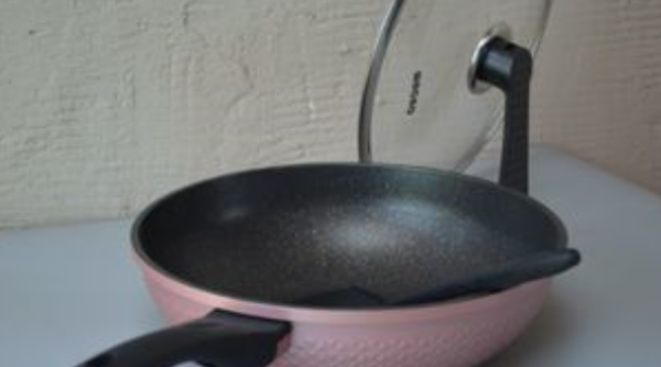 新麦饭石锅第一次怎么开锅,麦饭石不粘锅第一次怎样开锅图1