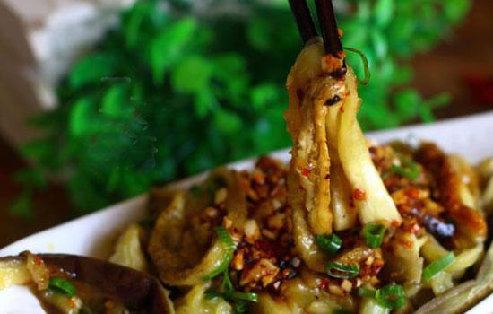 茄子凉拌好吃又简单（凉拌茄子教你这样做）(1)