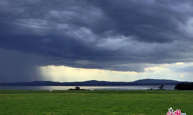唐诗东边日出西边雨的下一句是